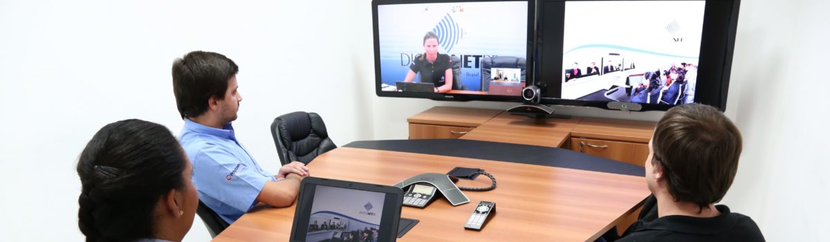 Conheça os equipamentos indispensáveis para uma videoconferência
