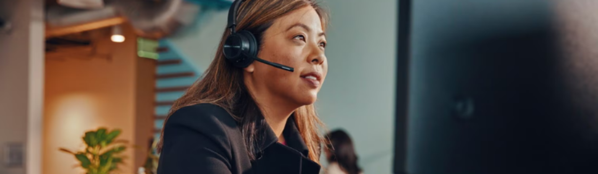Como os headsets Poly podem melhorar a comunicação no ambiente corporativo?