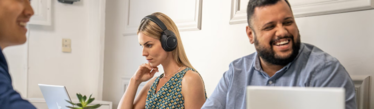 Por que escolher um headset corporativo adequado faz diferença na rotina das equipes?